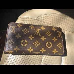 NEW Louis Vuitton Zippy Checkbook size wallet